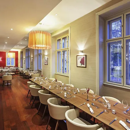 美居奥斯特拉瓦中心酒店